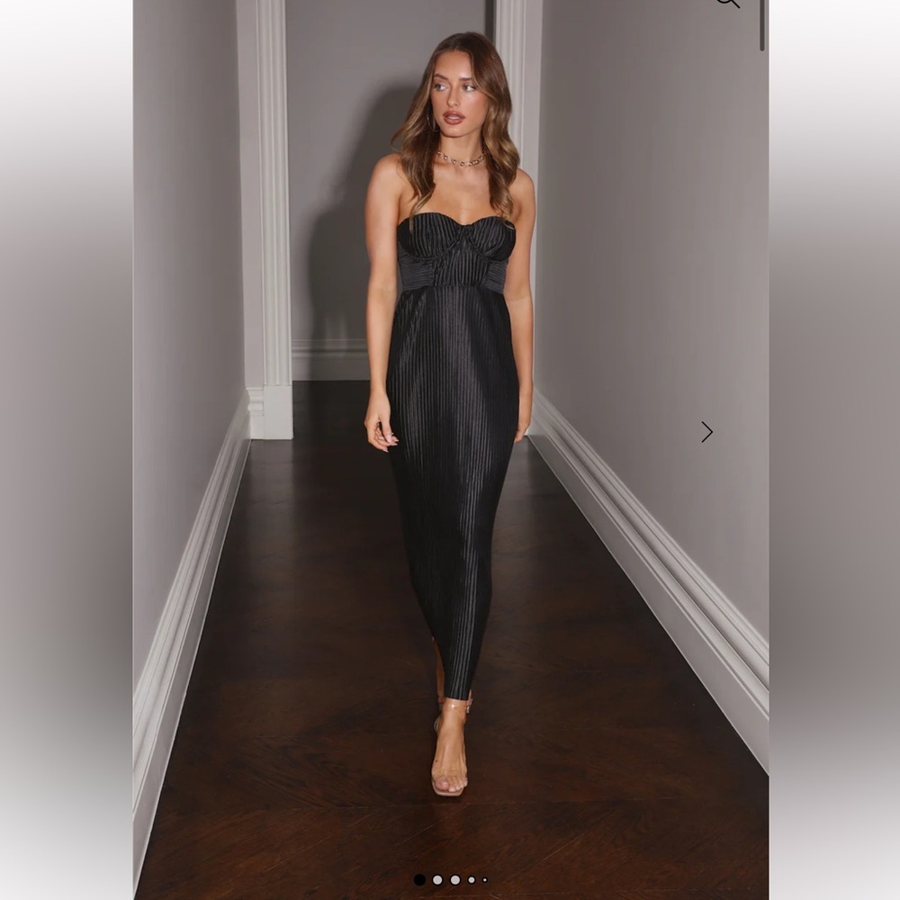 NWT: HELLO MOLLY CHASE THE SATIN MAXI DRESS BLACK Size Medium